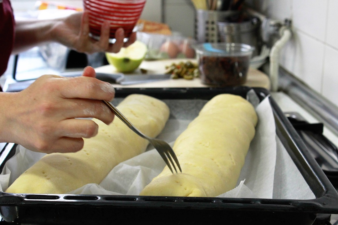 pinchando el pan de jamón